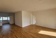 UNBEFRISTET! großzügige und sonnige 3-Zimmer-Wohnung mit großem Balkon und Küche!