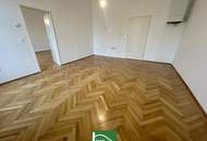 Altbau-Flair am Fuße der Hohen Warte! Neben dem Setagayapark! Gute Anbindung ins Stadtzentrum! Saniertes Altbau-Zinshaus!