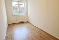 EIGENGARTEN, LORYSTRASSE, 75 m2 Neubau mit 23 m2 Garten, 2 Zimmer, Wohnküche, Wannenbad, Parketten, 1. Liftstock