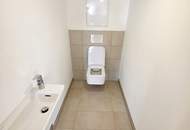 3 Zimmer. 3 Terrassen. Ein Zuhause! Genial - Lebens(t)raum Erfüller im Grünen - Klimaaktiv Bronze! Ab ins Dachgeschoss / Viel Lebensqualität! Wärmepumpe und Solaranlage + Naturnahe Gewässer ums Eck!