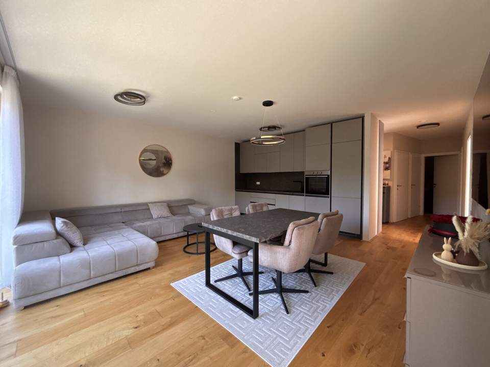 Luxury Living zwischen Bahnhof und Innenstadt | Exklusiv möbliert | Sofort bezugsfertig | Freier Grünblick | Loggia