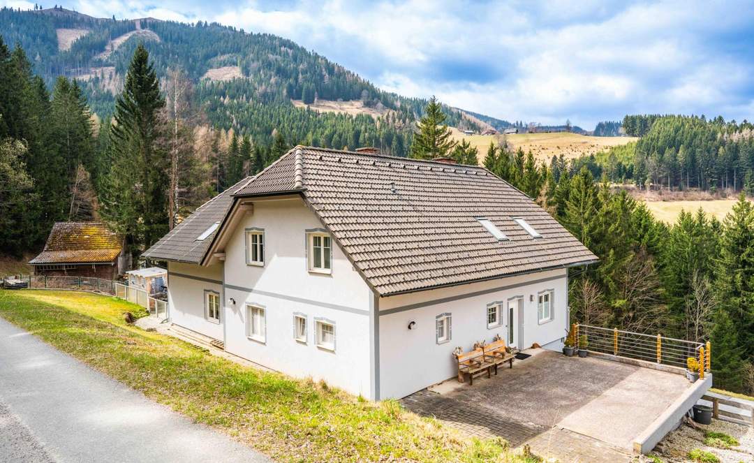 Wohnen, wo andere Urlaub machen – Großzügiges Haus in Gasen mit Ausblick & Potenzial!