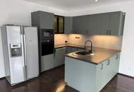 Klimatisierte Altbauwohnung mit großzügigem Wohnbereich, Tischlerküche und Terrasse in Maria Lanzendorf