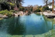 Außergewöhnliches Zweifamilienhaus mit Schwimmteich, Sauna &amp; Wintergarten