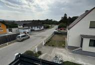 Drei moderne Reihenhäuser mit 4 Schlafzimmern, Garten, Garage und Carport – Erstbezug in Rennersdorf