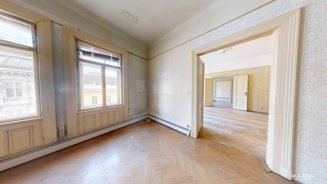 Sanierungsbedürftige Altbauwohnung mit großzügigen 231 m²