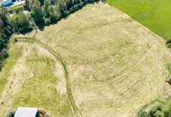 Ebene landwirtschaftliche Flächen nähe der Alm