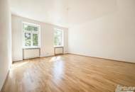 BACKSTEINBAU MIT HAUSCHARAKTER FRISCH SANIERTE 4-ZIMMER FAMILIENWOHNUNG, SOFORT BEZUGSFERTIG