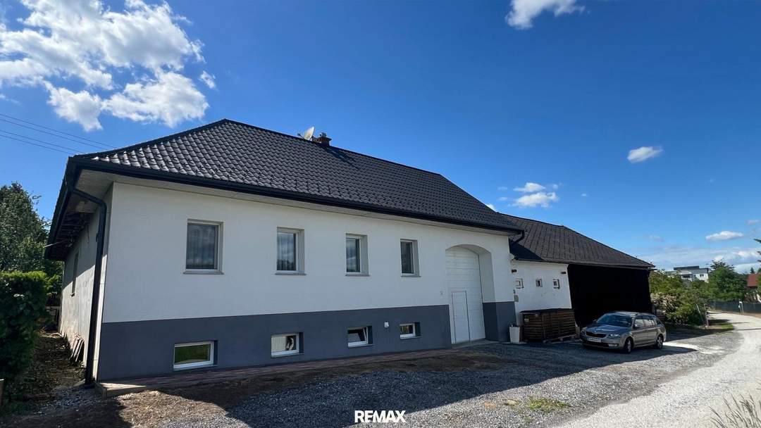 ***Renoviertes Wohnhaus mit Nebengebäuden im Dreikantstil***