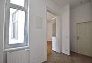 Hofseitiger 2-Zimmer-Altbau mit Balkonoption!
