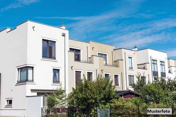 Einfamilien-Doppelhaushälfte mit Stellplatz und Garten