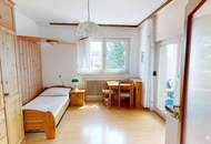 Großzügiges Zweifamilienhaus mit großem Garten und viel Potenzial