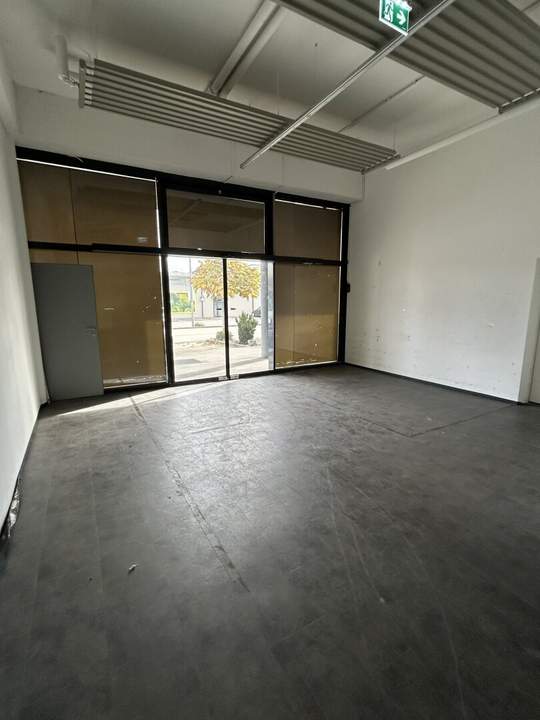 kleines GESCHÄFTSLOKAL ZU VERKAUFEN