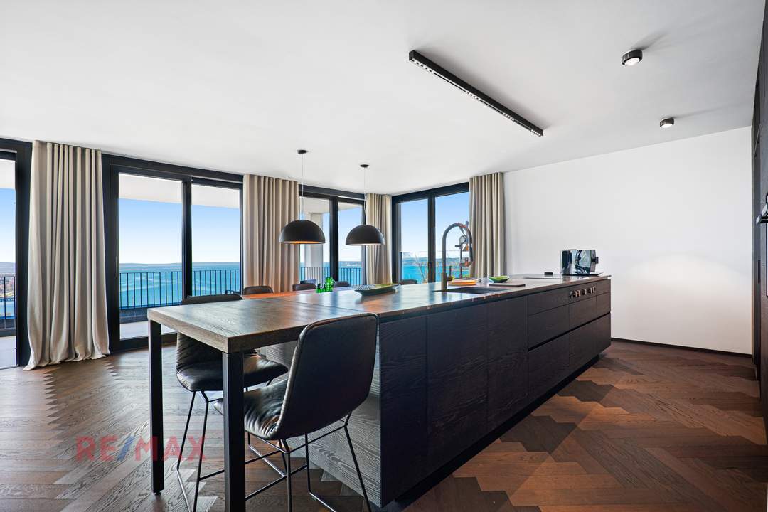 Fantastisches Panorama trifft Design: Luxuriöser Hauptwohnsitz