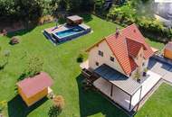 Exklusives Einfamilienhaus auf 2.212 m² Grundstück in ruhiger Wohnlage mit Pool