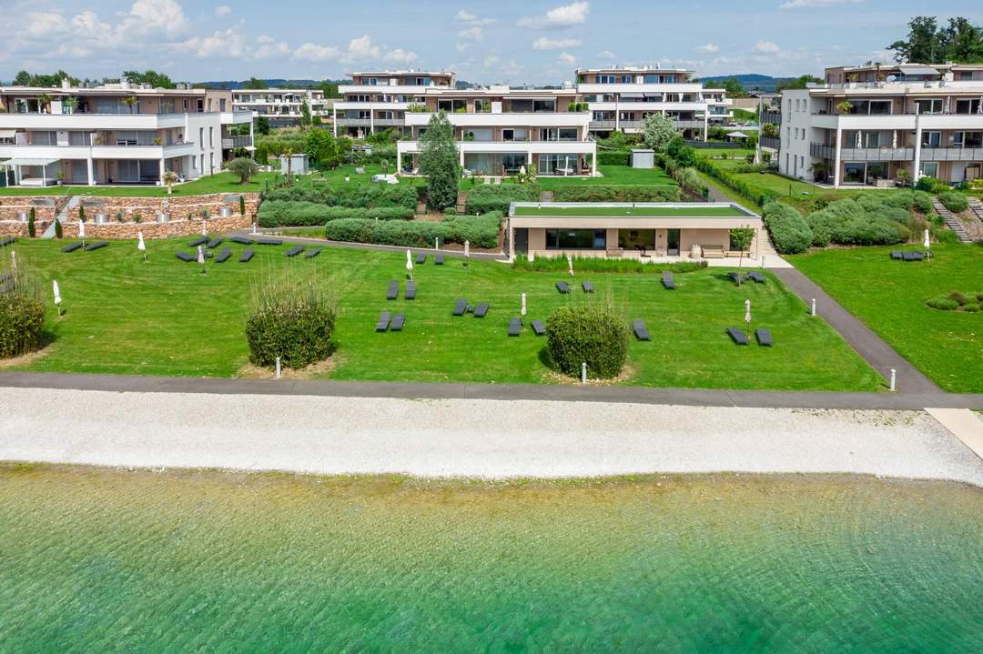 Luxus am See Copacabana: Wohnung in erster Seereihe mit 2 Balkonen und 2 Tiefgaragenplätzen