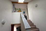 GROSSZÜGIGES EINFAMILIENHAUS IN ZENTRALER RUHELAGE MIT POOL