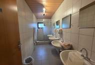 Lagerhalle / Produktionshalle mit 6 m Hallenhöhe, Verladerampe und 24/7-Zufahrt zu vermieten