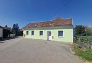 RARITÄT IN HOLLABRUNN: CHARMANTES, SANIERUNGSBEDÜRTIGES LANDHAUS MIT BAULANDRESERVE IN SEHR GUTER WOHNLAGE MIT HERRLICHEM GARTEN SAMT ALTBAUMBESTAND