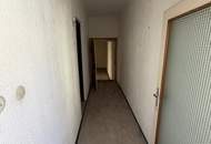 Großzügige Altbauwohnung mit 86 m² Terrasse am Hauptplatz von Tulln – Wohnen und Arbeiten