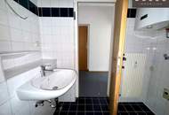 | CHARMANTE 2-ZIMMER-WOHNUNG MIT SONNIGEM BALKON | GRÜN- & SCHLOSSBERGBLICK | ca. 44,1m² | 2.OG | IDEALE LAGE