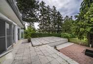 Villa mit Nebengebäude und Pool in Top-Ruhelage