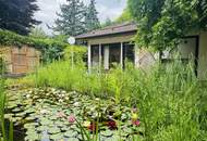 Ruhelage: Gepflegtes Einfamilienhaus mit Schwimmteich, bereit zum Einzug