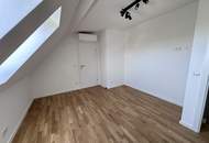 Erstbezug nach Sanierung! 2-Zimmer-Dachgeschosswohnung mit Terrasse, Balkon, Lift und Stellplatz!
