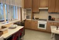 Vielseitiges Zweifamilienhaus in zentraler Lage von Asparn/ Zaya – ideale Gelegenheit für Familien und Mehrgenerationenwohnen