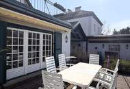 Eine Villa mit Wohnkultur, parkähnlichem Garten und Pool // A Villa of Distinction with Park-Like Garden and Pool //