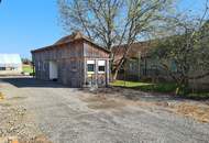 Altes baufälliges Bauernhaus mit freistehendem Büro- Baucontainer im Bauland in guter Lage!