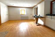 Haus mit Photovoltaik &amp; Entwicklungspotenzial