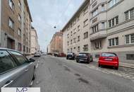 Helle Neubau-Garconniere mit Lift, Nähe Schmelz