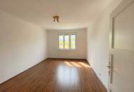 SONNIGE 2 Zimmer zu SANIEREN im 4. Stock!