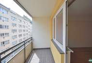 Stadtnah wohnen, individuell gestalten: 3-Zimmer-Sanierungsobjekt mit Südloggia