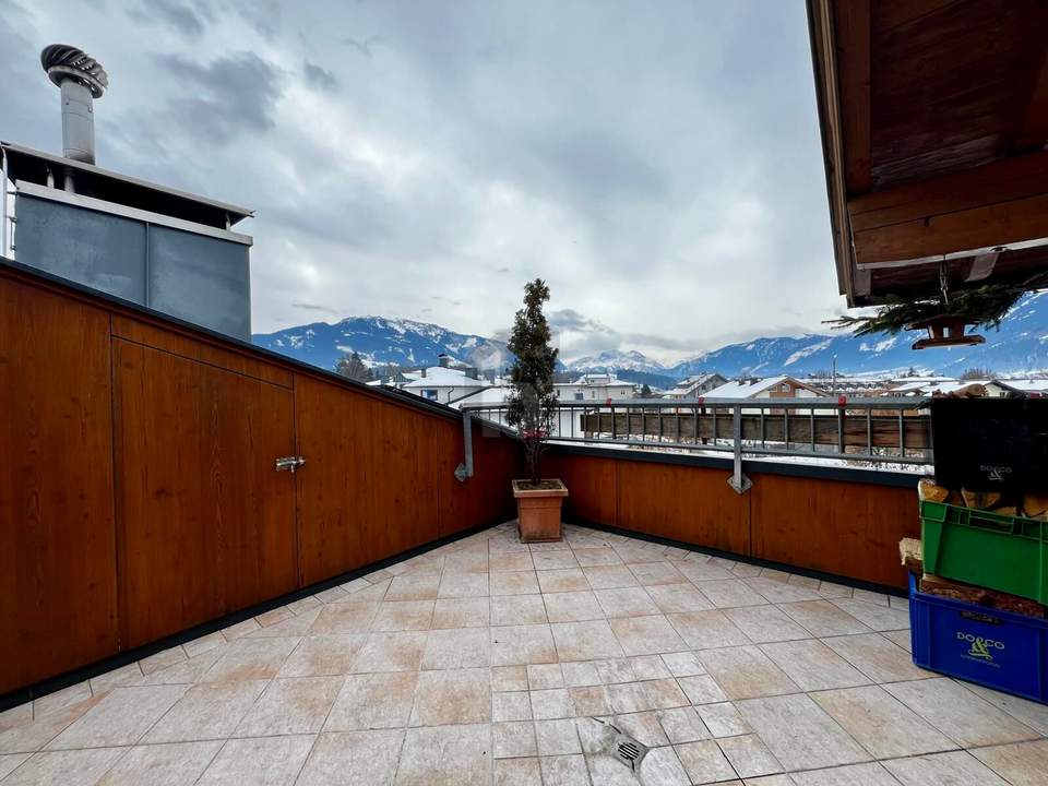 SUPER FLAIR UND SONNIGE DACHTERRASSE IN ZENTRALER LAGE