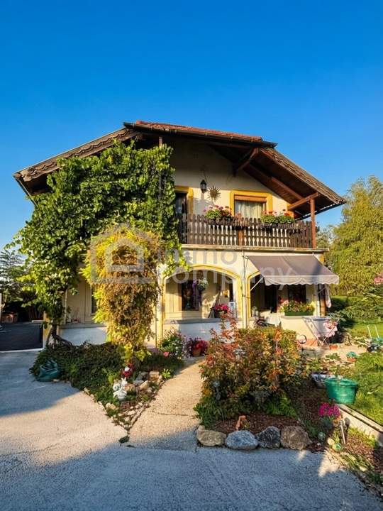 Liebe auf den ersten Blick! Großzügiges Einfamilienhaus in Niederabsdorf mit Pool, Balkon, Terrasse & Carport!
