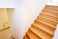 Summer Sale! Wo dein Leben Weitblick bekommt - Kompakte 2-Zimmer im Dachgeschoss mit Terrasse und Fernblick! Traumhaft saniertes Altbauhaus + Stylisches Stiegenhaus + Tolle Infrastruktur und Anbindung + Lebensqualität! Auch für Anleger interessant!