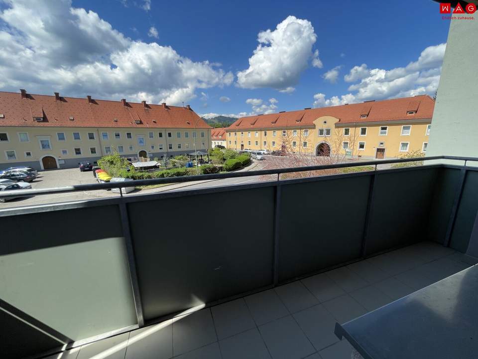 Licht durchflutete 3 Zimmerwohnung mit sonnigem Balkon!