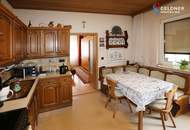 Gemütliches Landhaus mit Einliegerwohnung, geschützter Innenhof, Holzschuppen, Nebengebäude und Obstgarten, komplett eingezäunt, sofort zu beziehen