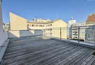 Das ist einzigartig! - Top 2,5 Zimmer Altbauwohnung mit Balkon und 32 m² Dachterrasse!