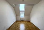 2-Zimmer-Altbaujuwel im ausgebauten Dachgeschoss - mit Dachterrasse und in TOP LAGE!