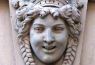 PERFEKTE 2 ZIMMER ALTBAUWOHNUNG MIT 8M² BALKON II PRESTIGE UND ELEGANZ II WOHNEN IM DENKMALGESCHÜTZEN MÖDLINGER STADTJUWEL II FUSSGÄNGERZONE