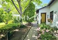 Charmantes älteres Haus mit Potential auf traumhaft idyllischem Grundstück in bester Lage