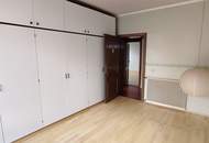 DB IMMOBILIEN | Sanierungsbedürftige 4-Zimmer-Wohnung mit südseitiger Terrasse und traumhaften Ausblick!