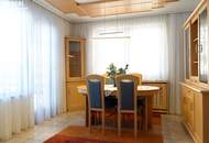 Schöne, ruhige Liegenschaft in guter Nachbarschaft - 145m² Wfl., 4,5 Zi., Doppelgarage, Carport, Keller und Pool!