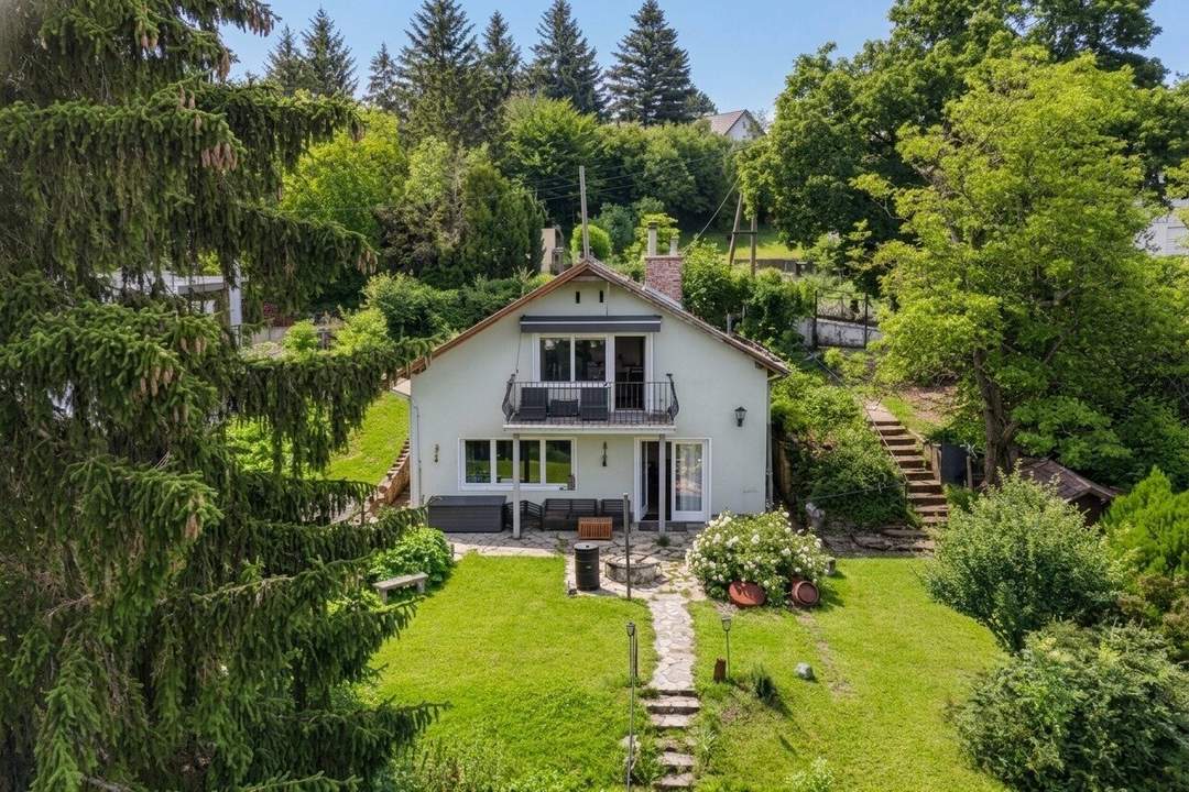 Entzückendes Einfamilienhaus mit großem Südwest-Grundstück und Teilungsmöglichkeit