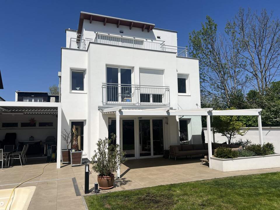 EINFAMILIENHAUS mit Swimmingpool, Lounges und Blick auf den Husarentempel! KLIMATISIERT!