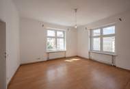 ++NEU++ renovierungsbedürftige 2-Zimmer ALTBAU-WOHNUNG in sehr guter Lage!