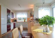 Neuwertiges Haus auf großem Baugrund in Randlage